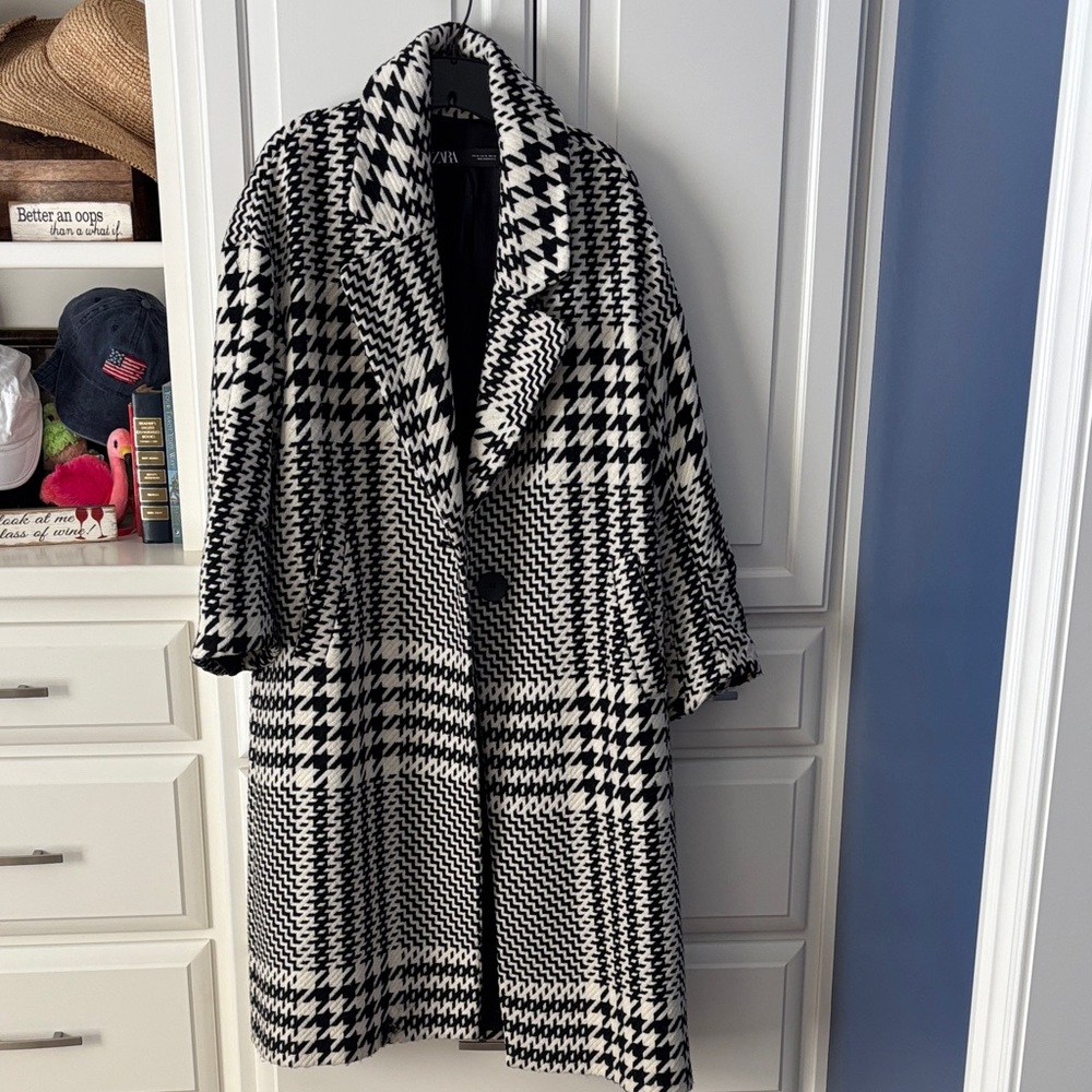 Zara black and whit houndstooth coat.  Size M. $75